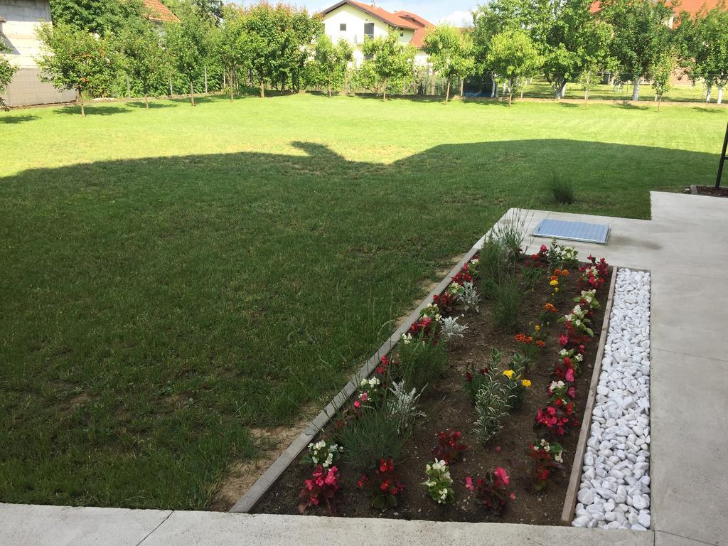 Apartmani Mila Laktaši Extérieur photo