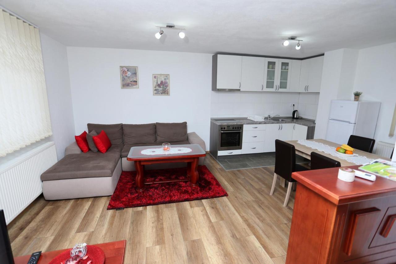 Apartmani Mila Laktaši Extérieur photo