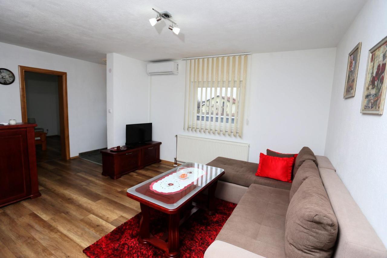 Apartmani Mila Laktaši Extérieur photo